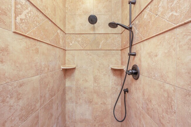 Building Photo - Swift Creek Preserve 5 Bedroom Beauty!