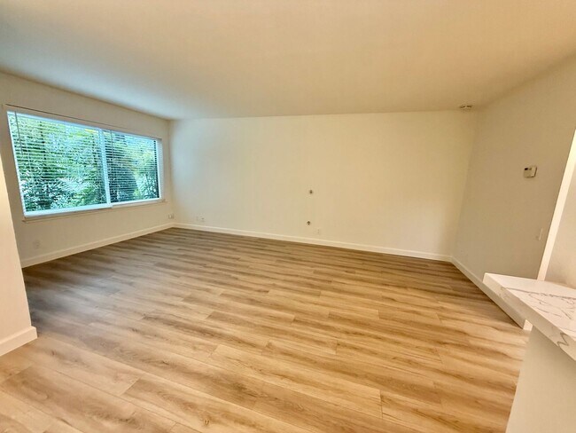 Building Photo - SAN CARLOS - Newly Remodeled 1 Bedroom Con...