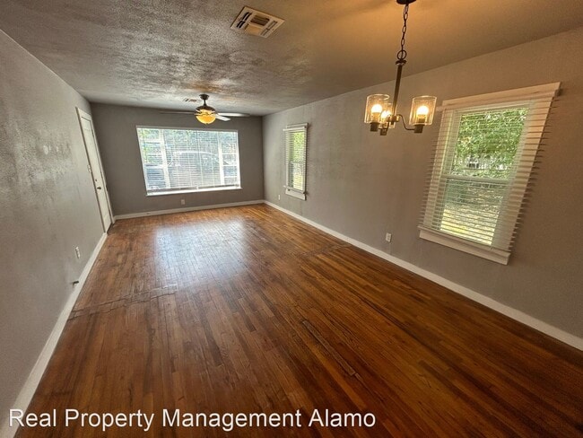 Building Photo - 3 br, 1 bath House - 1907 Burnet Street