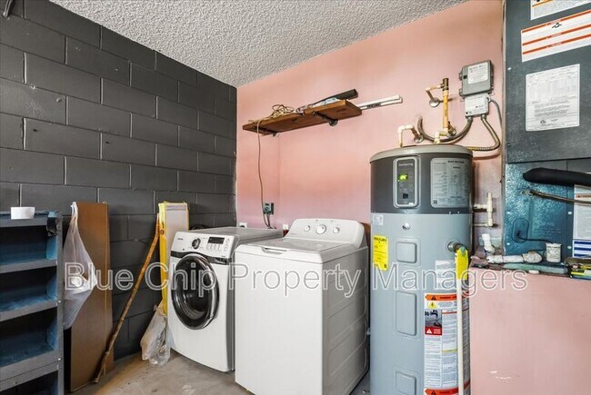 Building Photo - 2229 Hannah Ln