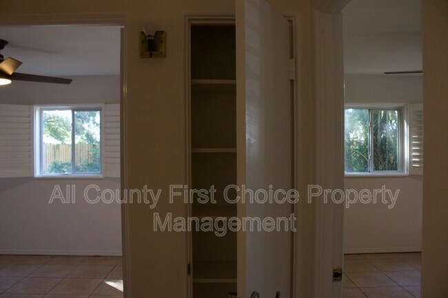 Building Photo - 5948 Mckee Lake Dr N