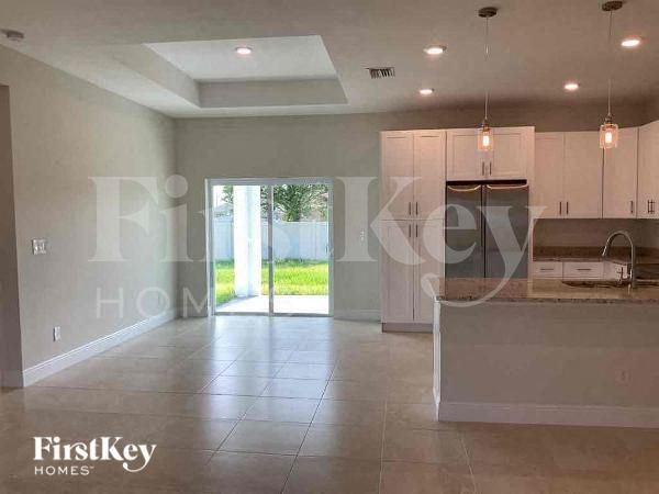 Building Photo - 1729 NW 11th Pl