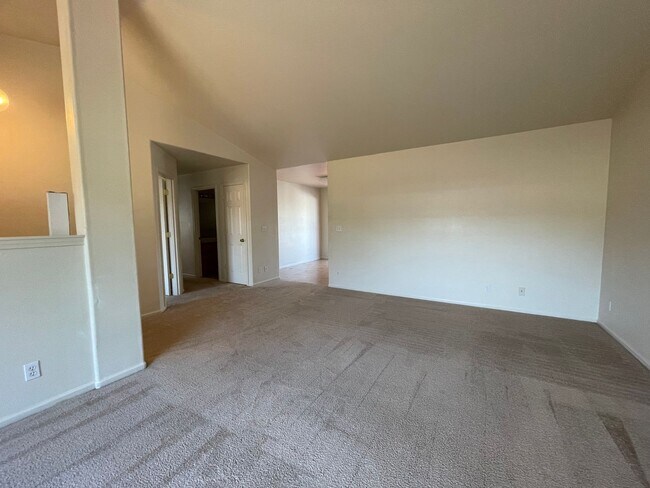 Building Photo - 205 Kit Ln