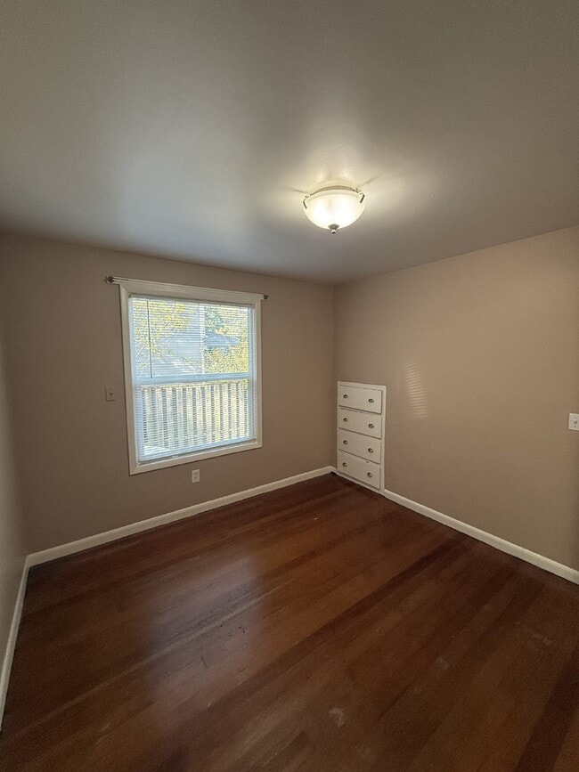 Building Photo - Discover Urban Living at Its Best: Spacious 2-Bedroom Retreat in the Heart of Portland!