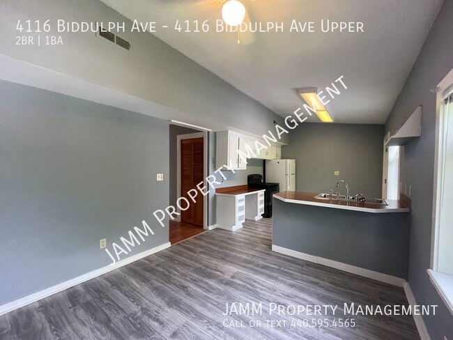 Building Photo - 2 Bedroom Upper unit of Duplex on Biddulph...