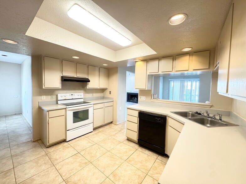 Building Photo - 401 NE 115th St