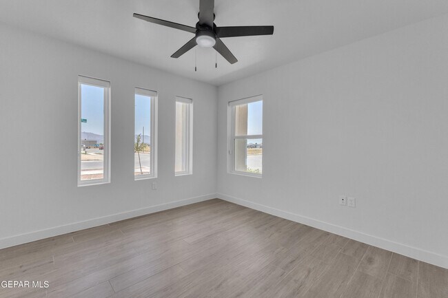 Building Photo - 5981 Ruidoso Downs St