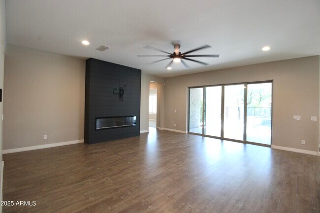 Building Photo - 10463 E Sanger Ave