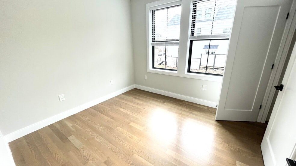 Building Photo - 283 Lamartine St