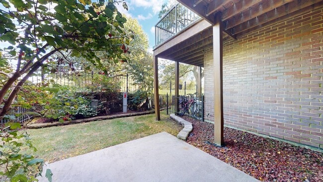 Building Photo - 556 E 32nd St