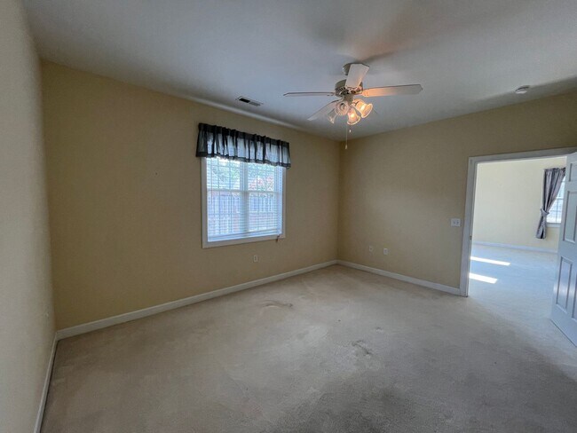 Building Photo - Discover this well-appointed 3-bedroom plus bonus room , 2-bath home in Carleton Place