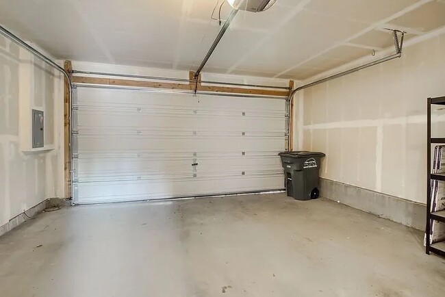 Building Photo - 8986 E Phillips Dr