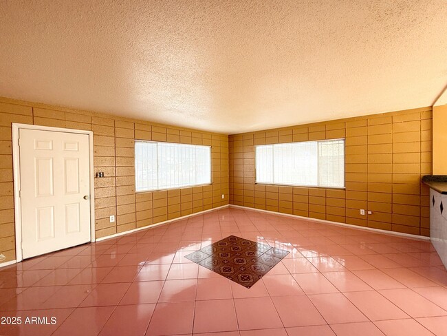 Building Photo - 617 W Minton St