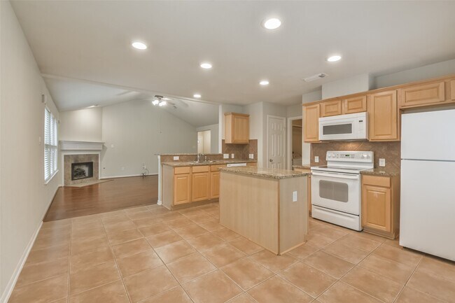 Building Photo - 42 Prairie Oak Dr