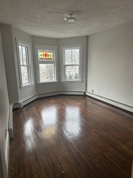 Building Photo - 504 Broadway
