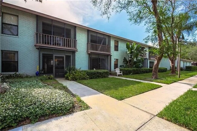 Building Photo - 2 Bedroom 1.5 Bath Urban Retreat Near the ...