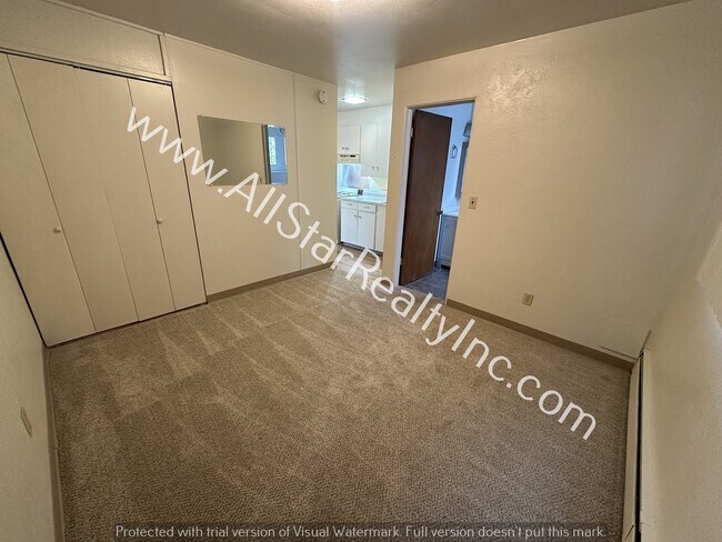 Building Photo - 433 E Dowling Rd