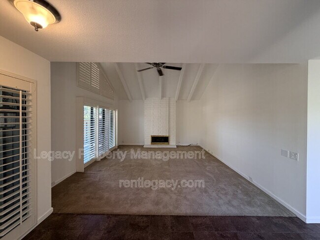 Building Photo - 255 Munroe St