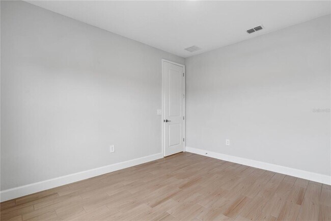 Building Photo - 512 Bellflower Way