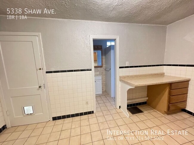 Building Photo - Spacious 1 Bedroom on The Hill, Easy Walki...