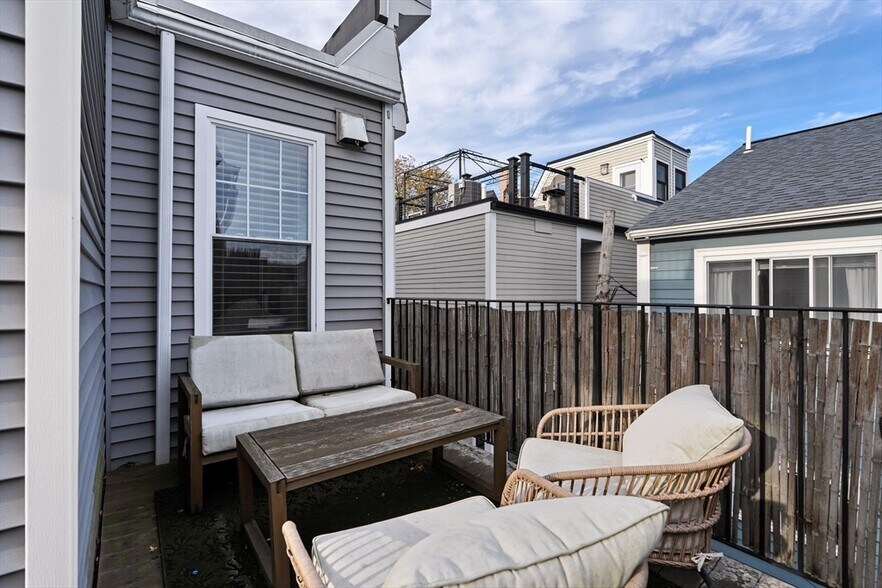 Building Photo - 180 Gold St