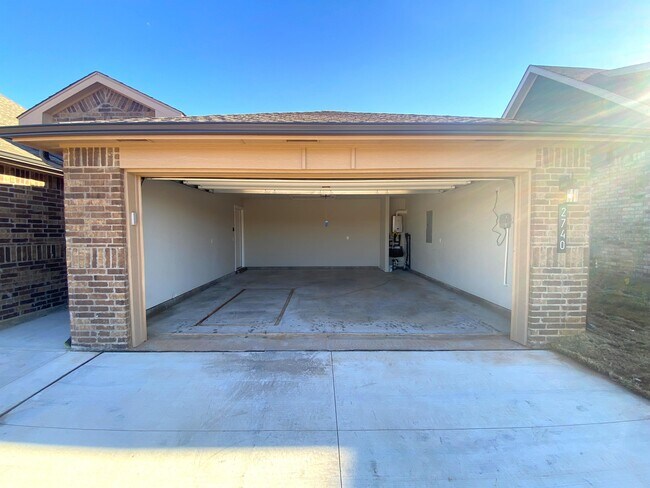 Building Photo - 2740 Alice Wy