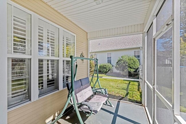 Building Photo - Hampstead Cutie! Backs up to Golf Course!