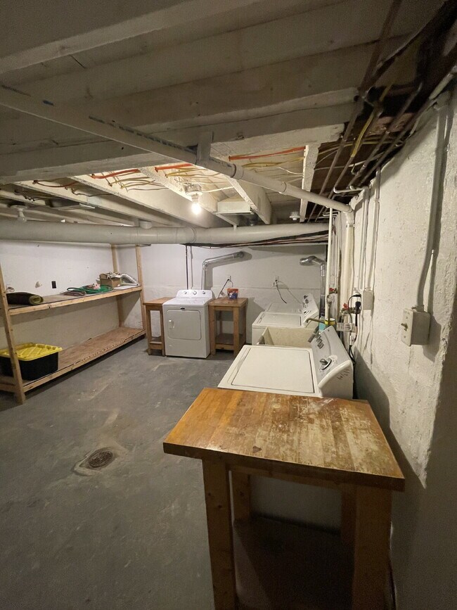 Building Photo - 107 Shoup St