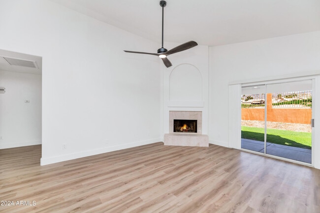 Building Photo - 1706 E Windsong Dr