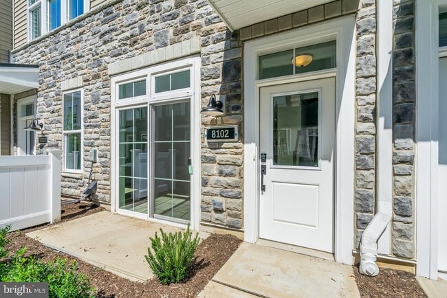 Building Photo - 8102 Donatello Dr