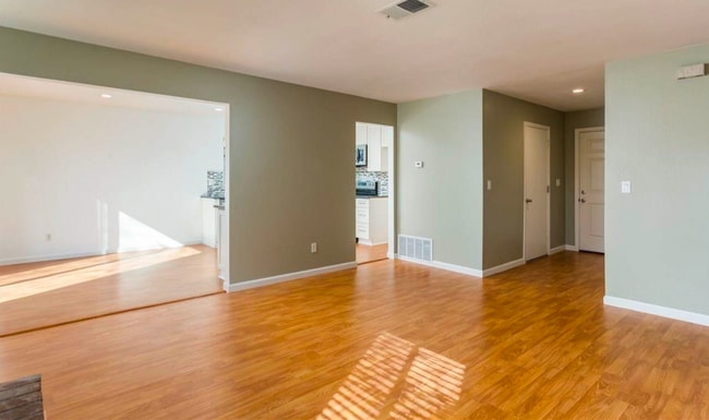 Building Photo - Beautiful 3 Bedroom Home Located in the City of Pittsburg.