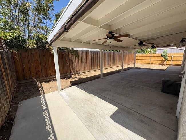 Building Photo - 744 W Buena Vista Ave