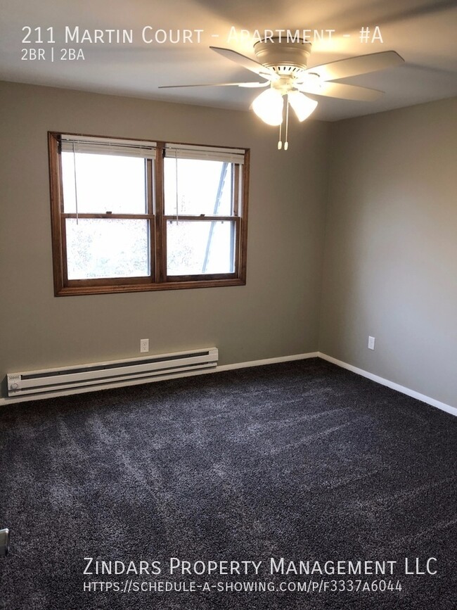 Building Photo - Remodeled bilevel 2 bedroom 1.5 bath townh...