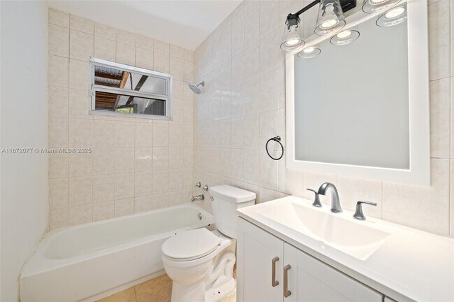 Building Photo - 3812 N Circle Dr