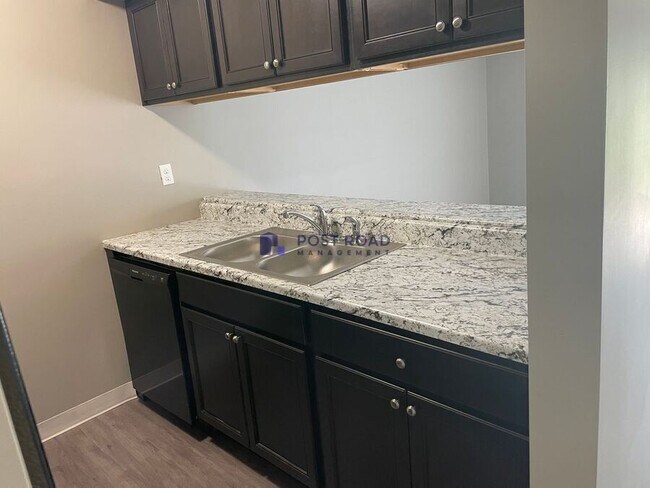 Building Photo - 535 W 27th St S