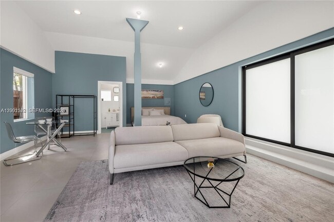 Building Photo - 320 NE 88th St