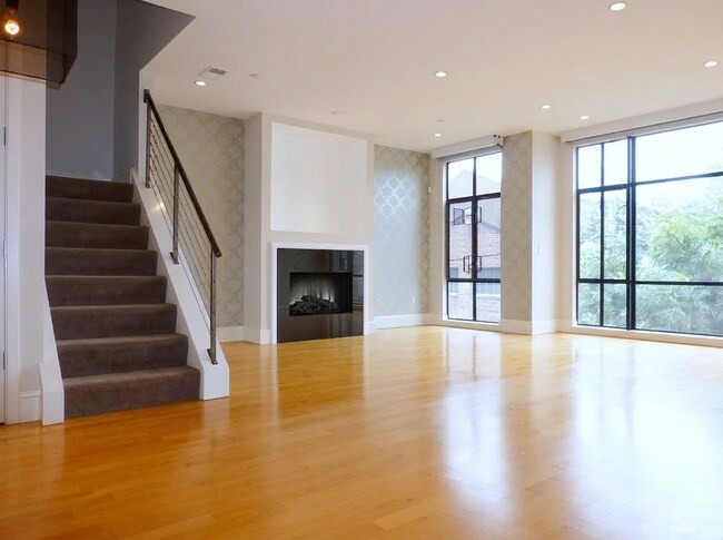 Building Photo - 72 Langton St
