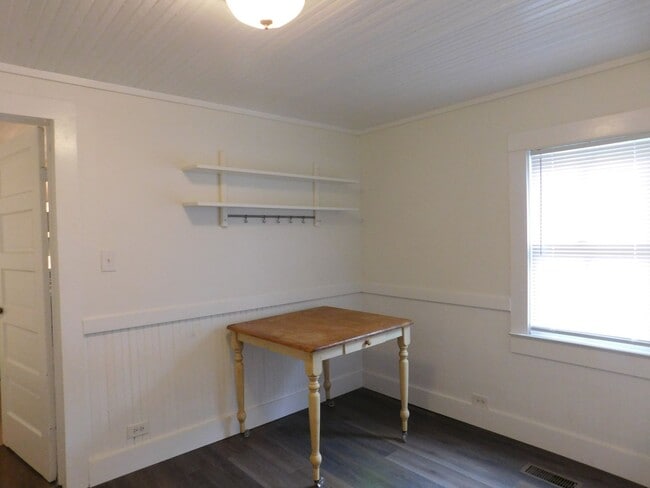 Building Photo - 611 Johnson St