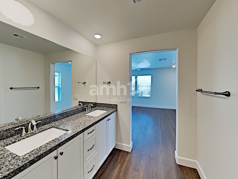 Building Photo - 1509 Garden Swing Ave