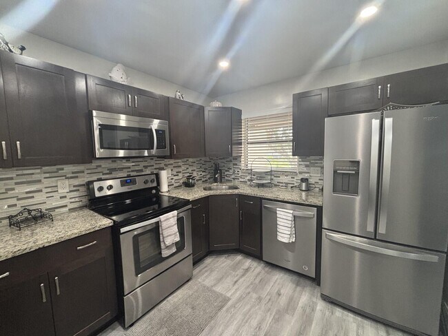 Building Photo - 3751 Cocoplum Cir
