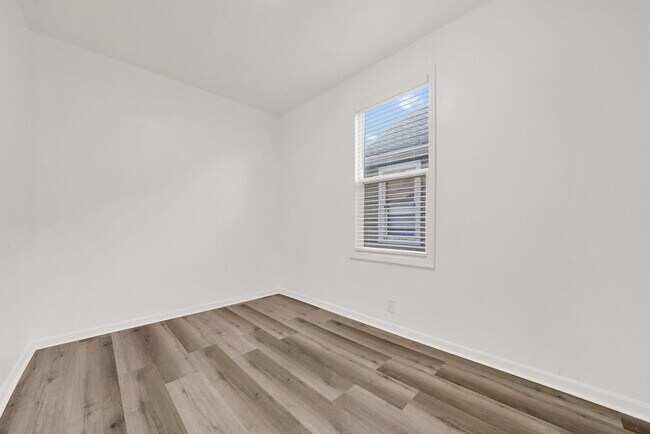 Building Photo - 3810 W 46th St