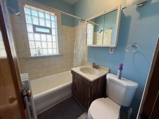 Building Photo - 2946 N Laramie Ave