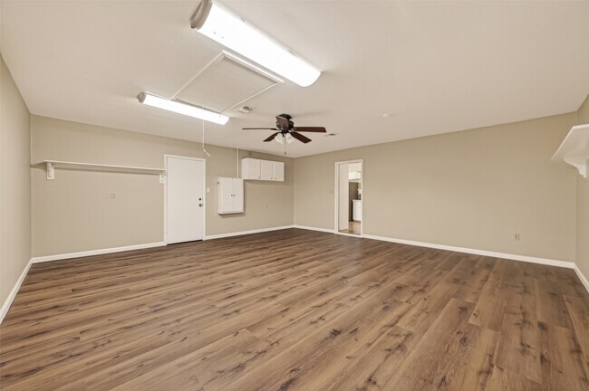 Building Photo - 5646 Hazen St