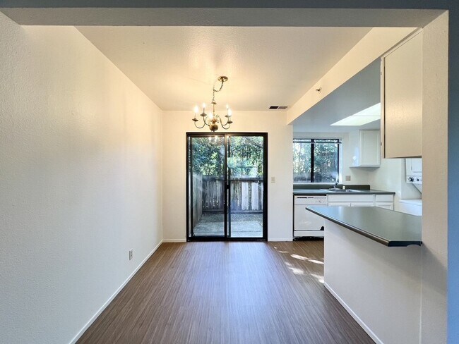 Building Photo - 2460 Old Sonoma Rd