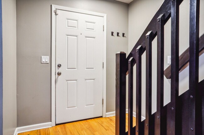 Building Photo - 1710 Messner Dr