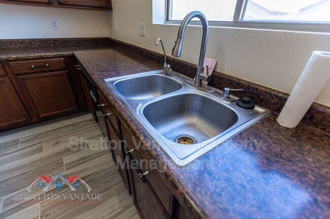 Building Photo - 2234 W Pima Ave