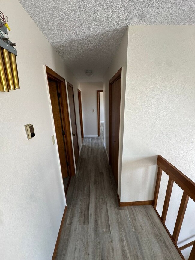 Building Photo - 4 Bedroom - 3 Bathroom just outside of town!
