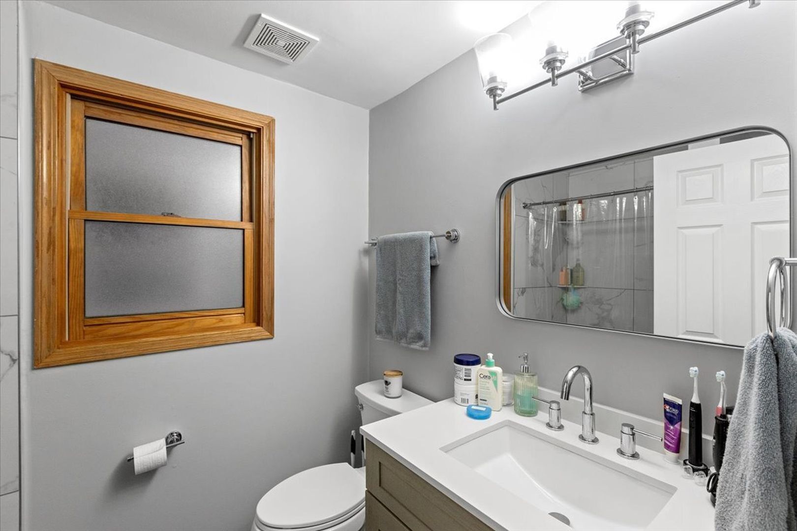 Building Photo - 2033 W Huron St