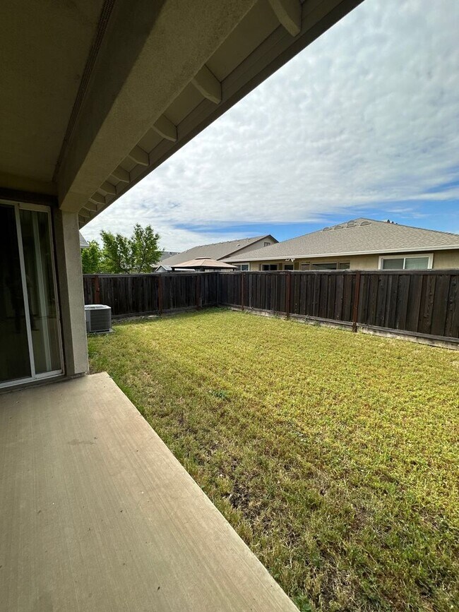 Building Photo - Spacious 4 Bed / 3 Bath Home with Large Covered Patio in Chico