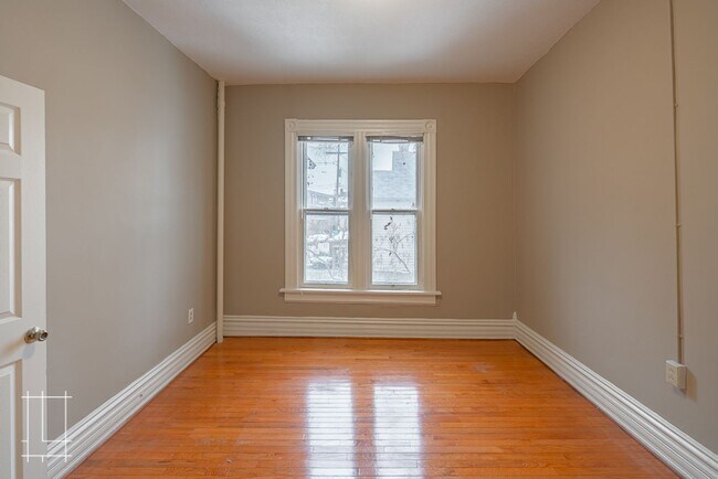 Building Photo - 772 Neil Ave